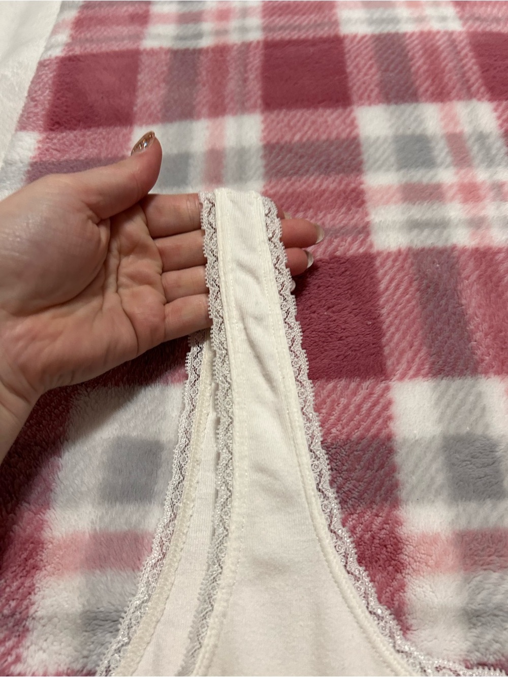 Aeropostale Cream Lace-Trim Camisole with Red Bow - Picture 2 of 4